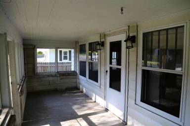 Main picture of 1427 N Kinser Pike