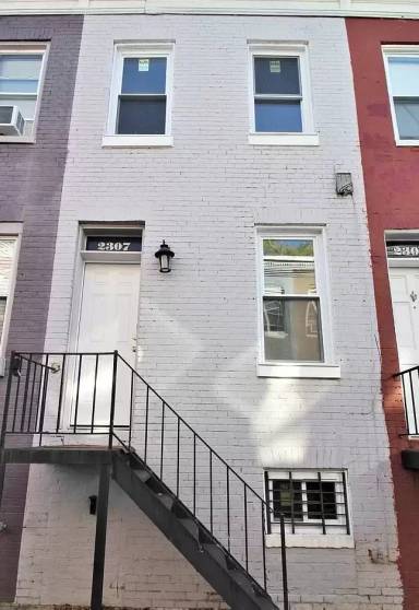 Main picture of 2305 Hunter St