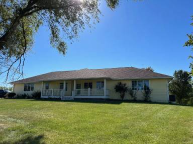 Main picture of 9075 Lindas Ln