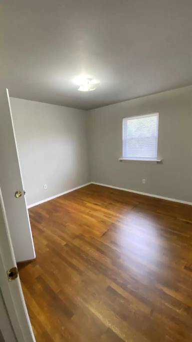 Main picture of 308 W 24th St