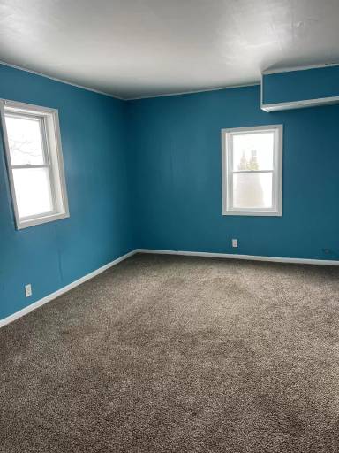Main picture of 44 S Center St