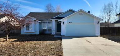 Main picture of 874 Blue Grass Way