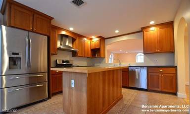 Main picture of 10 Bennington St