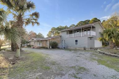 Main picture of 300 Wildwood St