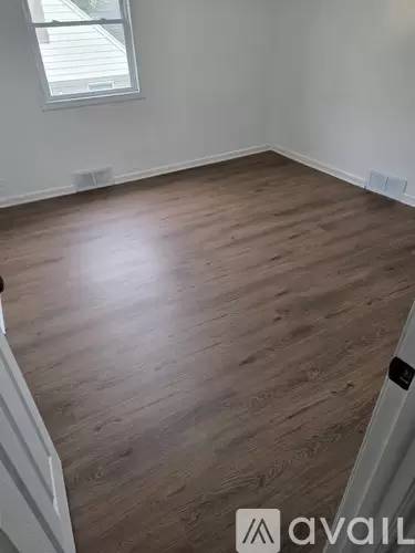 Main picture of 300 W Burnham St