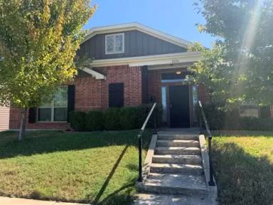 Main picture of 2828 Park Row Ave