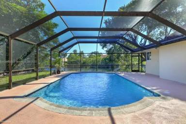 Main picture of 1450 Coruna Ave
