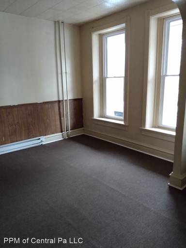 Main picture of 743 Monument St