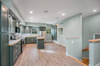 Main picture of 830 Avenue A