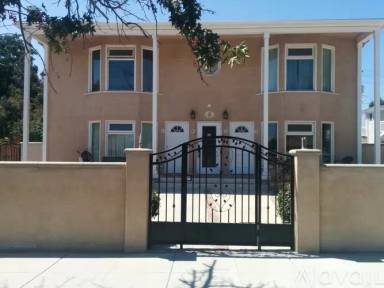 Main picture of 2409 N Lincoln St