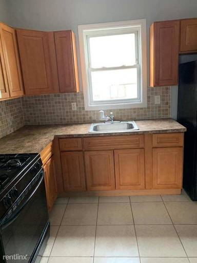 Main picture of 153 S 10th St