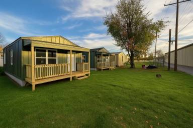 Main picture of 704 N Saint Louis Ave