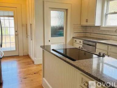 Main picture of 2229 Rosewood Ave
