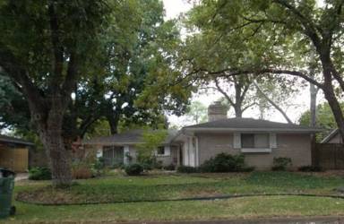 Main picture of 104 W Lavender Ln
