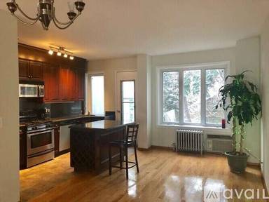 Main picture of 1726 W 10th St