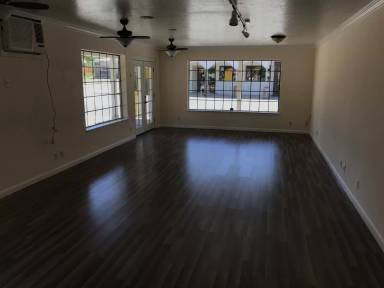 Main picture of 18212 Main St