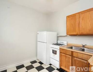 Main picture of 3933 N Janssen Ave