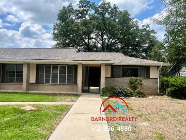 Main picture of 107 Oak Ridge Dr