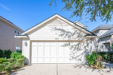 Main picture of 6201 Pendragon Pl