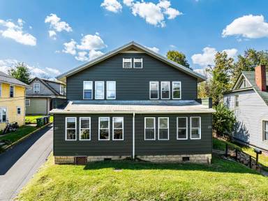 Main picture of 210 Dewey St