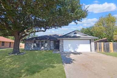 Main picture of 105 Nancy Dr
