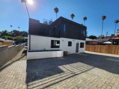 Main picture of 3330 Portola Ave