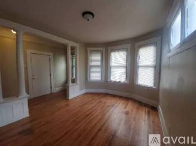 Main picture of 27 E Willis St