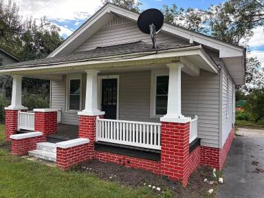 Main picture of 10 E Main St