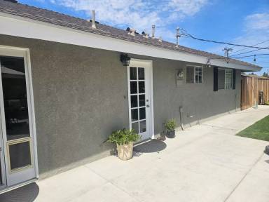 Main picture of 1215 Royal Oak Rd