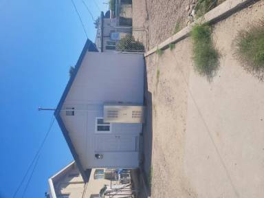 Main picture of 718 W Fillmore St