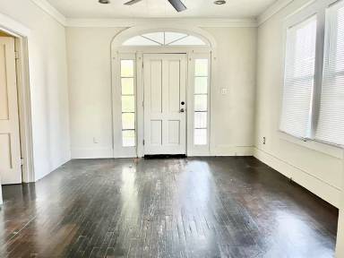 Main picture of 2901 North Blvd