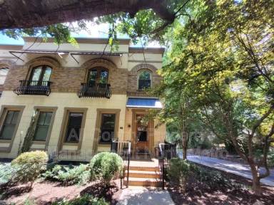 Main picture of 395 Laurent St NW