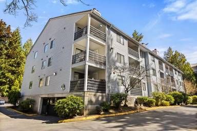 Main picture of 710 N 160th St