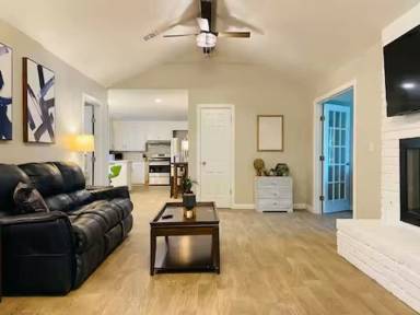 Main picture of 1625 Kings Rd