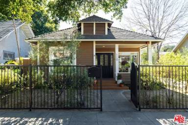 Main picture of 110 E Claremont St