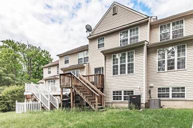 Main picture of 424 Woodstock Ln