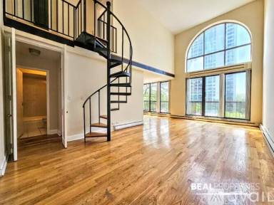 Main picture of 1446 N Dearborn St