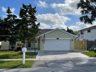 Main picture of 1344 SW 151st Ter
