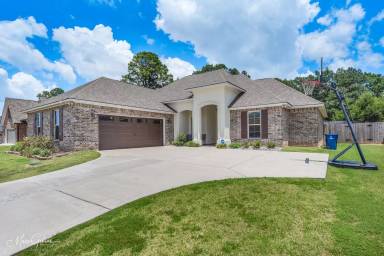 Main picture of 42 Crowder Dr