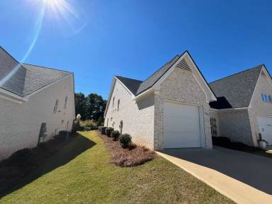 Main picture of 542 Cloverdale Dr