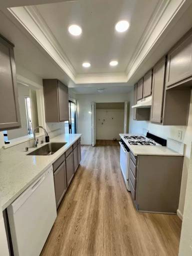 Main picture of 7921 Moonshadow Cir