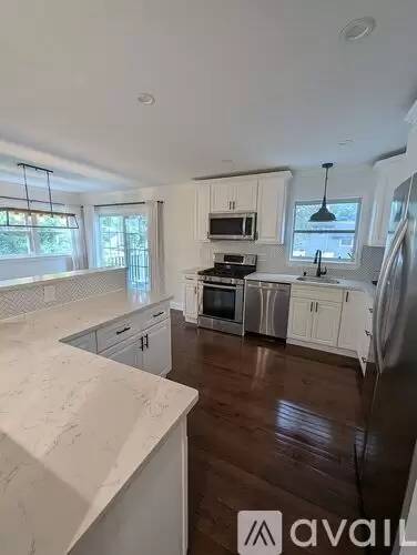 Main picture of 18 Hoover Ave
