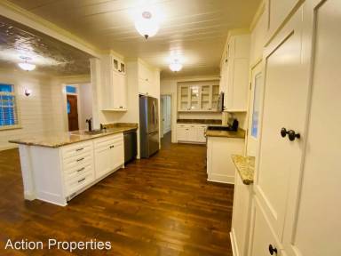 Main picture of 2924 Bedford Ave