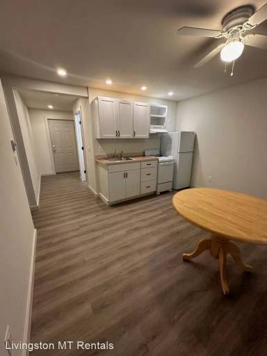 Main picture of 120 N E St