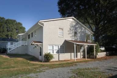 Main picture of 921 Parker St