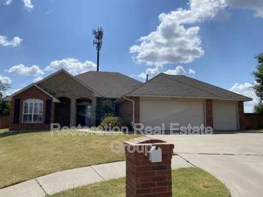 Main picture of 16900 Gladstone Cir