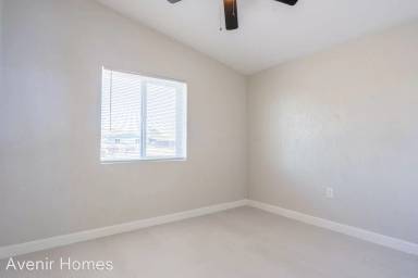 Main picture of 961 S Macdonald