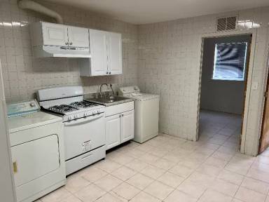 Main picture of 237 W 22nd Pl