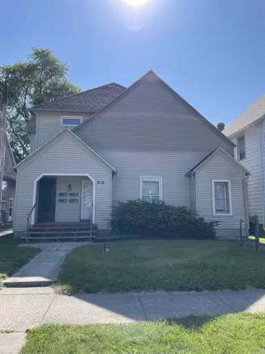 Main picture of 915 N Main St