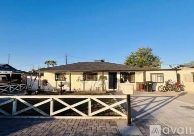 Main picture of 1219 N Oakleaf Dr